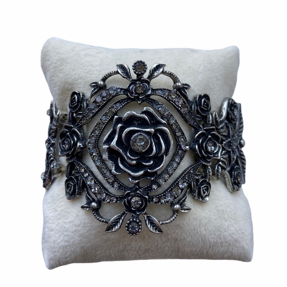 🌹Rose and Leaf Filigree Pewter Stretch Cuff 🌹 - Picture 1 of 3